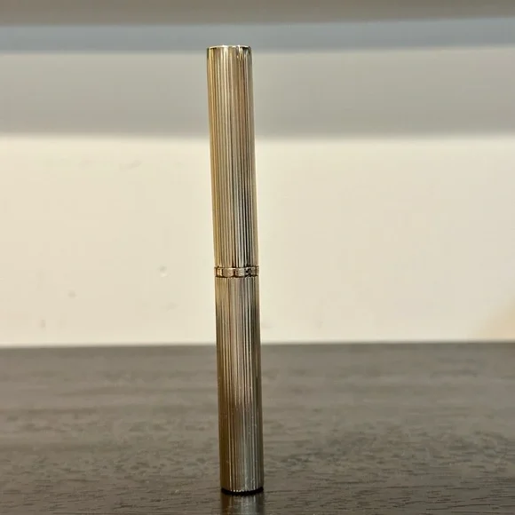 Estee Lauder Slim Lipstick - Vibrant Pink - Picture 2 of 6